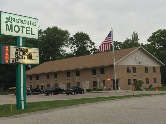 Exterior & Views 1, Oakridge Motel, Newaygo