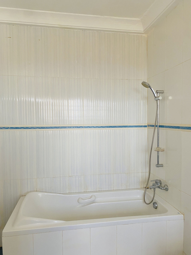 Bathroom, Luxurious Ten-Bedroom Lodge Apartment, Shama Ahanta East