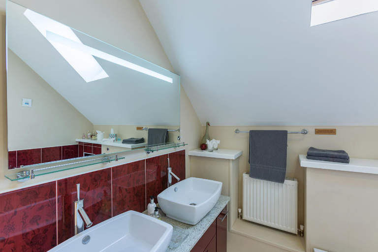 Bathroom 3, Dun Ard