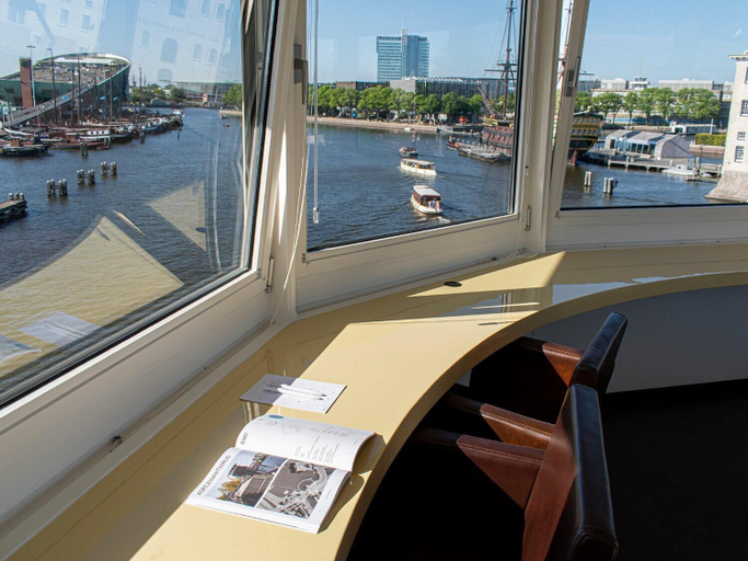 Others 5, SWEETS - Kortjewantsbrug, Amsterdam
