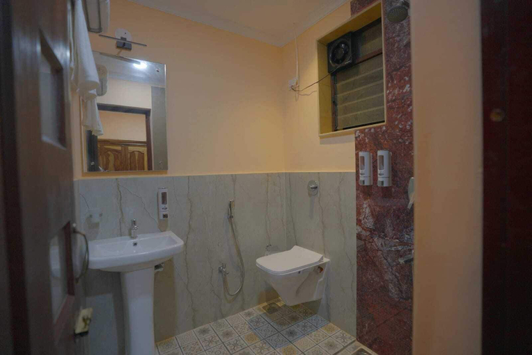 Bathroom 4, Atmani Waterfront Resort, South Goa