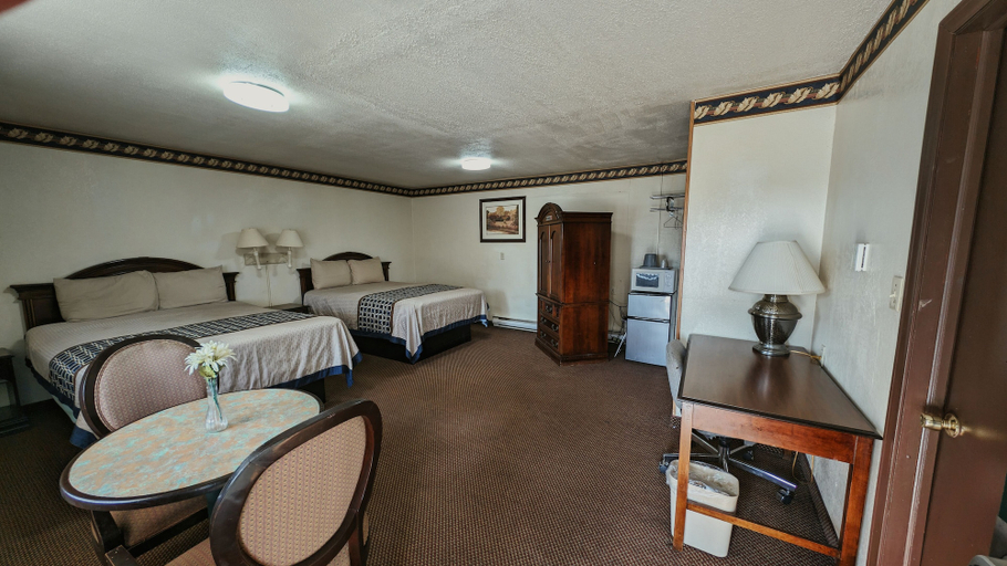 Others 4, Delta Motel, Bay