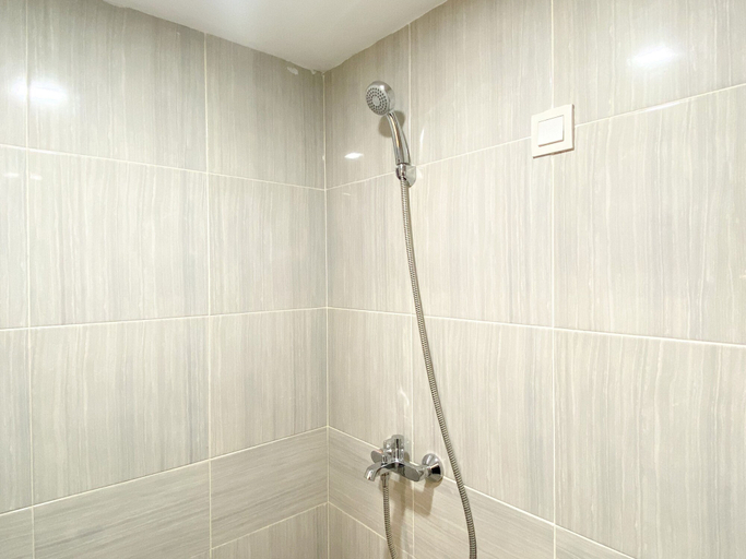 Bathroom 2, Good And Homey Studio At Vasanta Innopark Apartment, Cikarang
