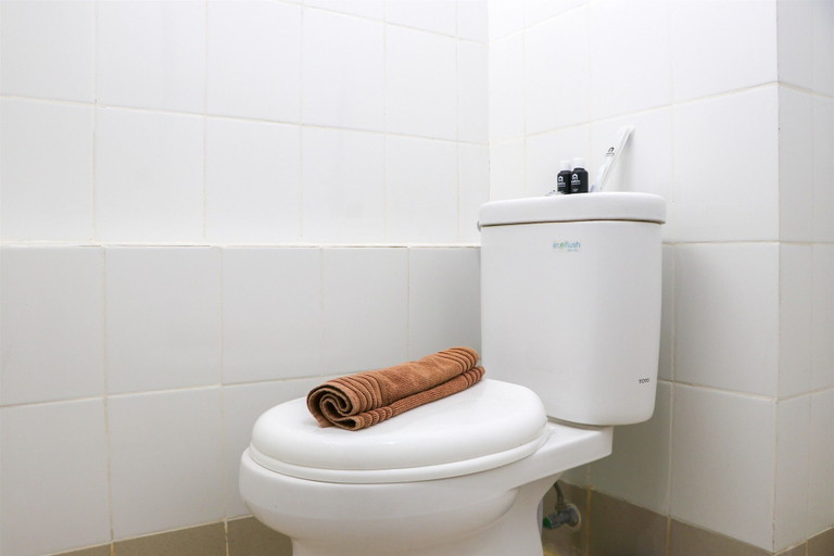 Bathroom 3, Best Strategic Studio At Bassura City Apartment, Jakarta Timur