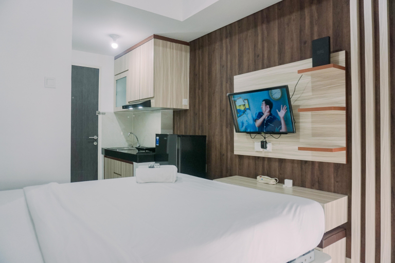 Bedroom 2, Homey and Relaxing Studio Serpong Garden Apartment By Travelio, Tangerang