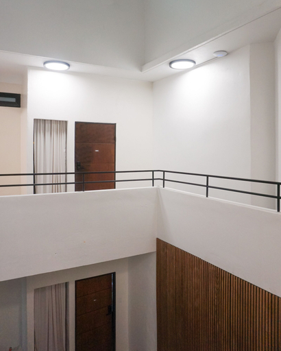 Others 5, The Looking Glass Hotel