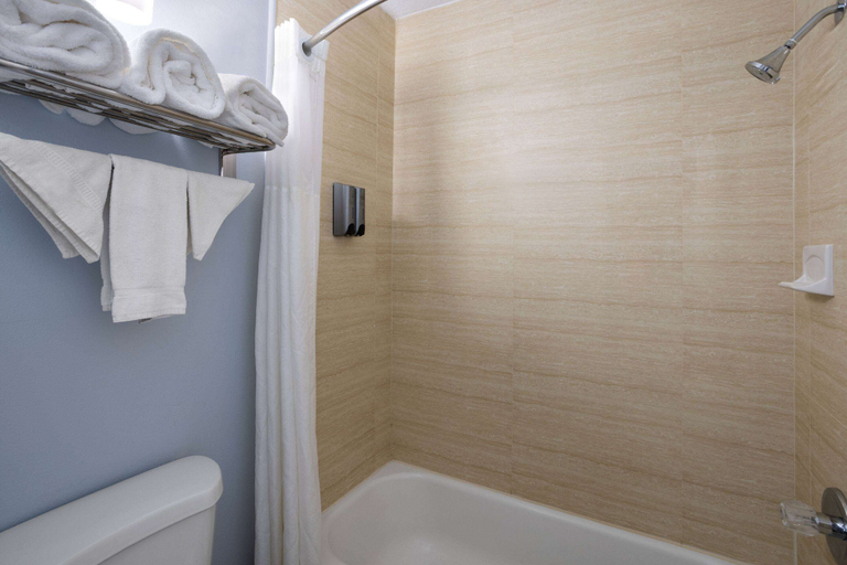 Bathroom 5, Days Inn by Wyndham Queensbury/Lake George, Warren