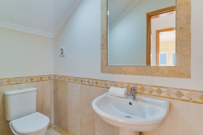 Bathroom 4, Villa Gasparini, Funchal