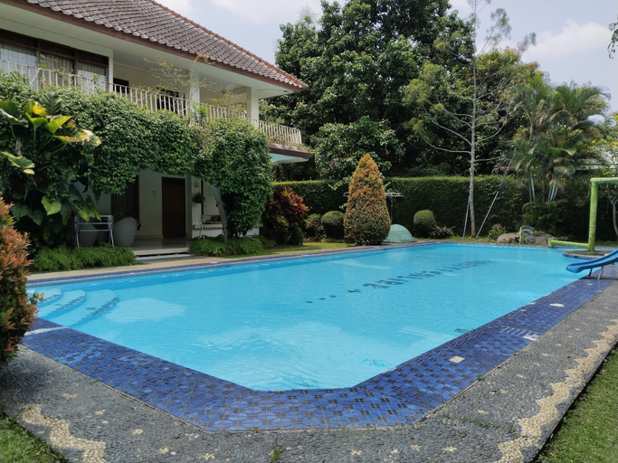 Sport & Beauty 2, The Garden Family Guest House powered by Cocotel., Bogor