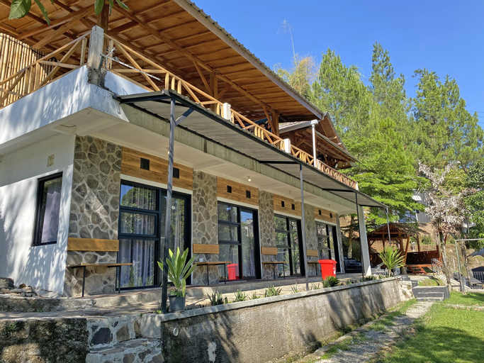 Exterior 14