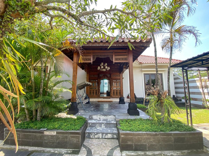 Ubu Villa Flamboyan - Villa in Yogyakarta, Sleman