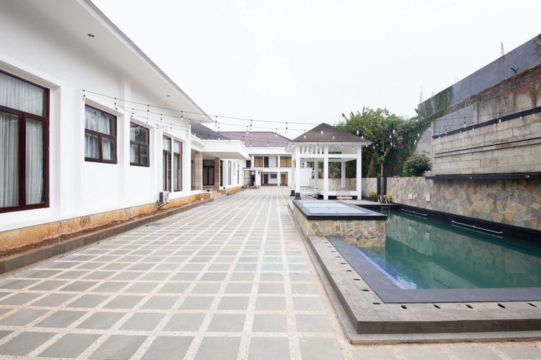 Sport & Beauty 5, RedDoorz Premium near Stasiun Lenteng Agung, South Jakarta