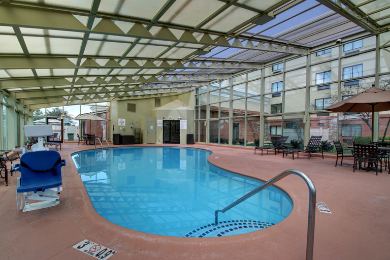 Sport & Beauty 2, Holiday Inn Express FORT CAMPBELL-OAK GROVE by IHG, Christian