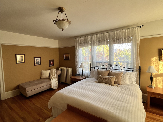 Bedroom 3, Stirling House Bed & Breakfast, Central Okanagan