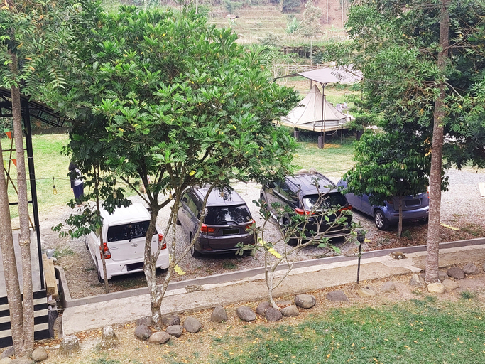 Exterior & Views 13