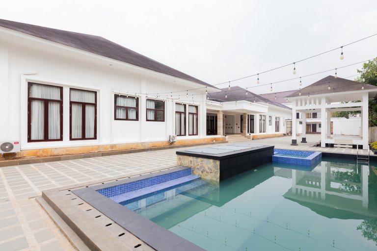 Sport & Beauty 5, RedDoorz Premium near Stasiun Lenteng Agung, South Jakarta