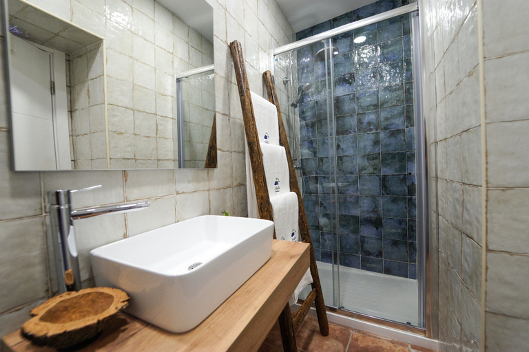 Bathroom 4, Maria´s Guesthouse, Beja