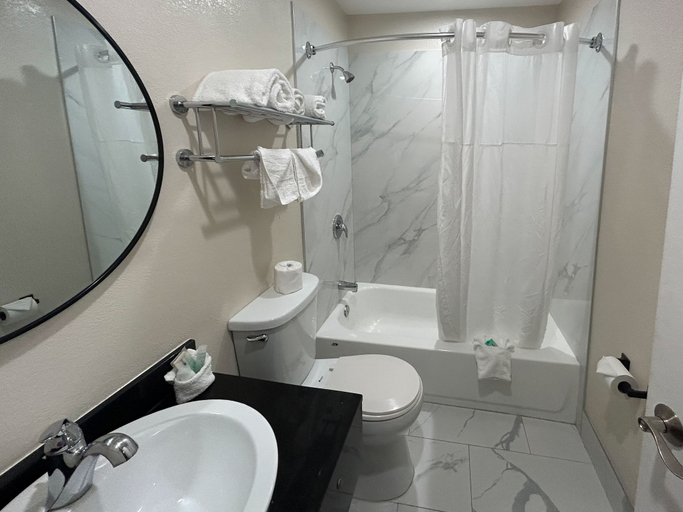 Bathroom 5, Studio 6 Suites Cameron Park, CA - Folsom, El Dorado