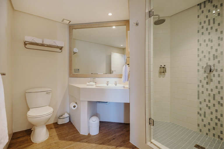 Bathroom 4, Bayview Hotel, Eden