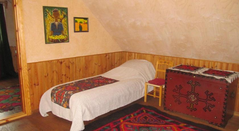 Bedroom 3, Aavikunurga Guesthouse, Laimjala