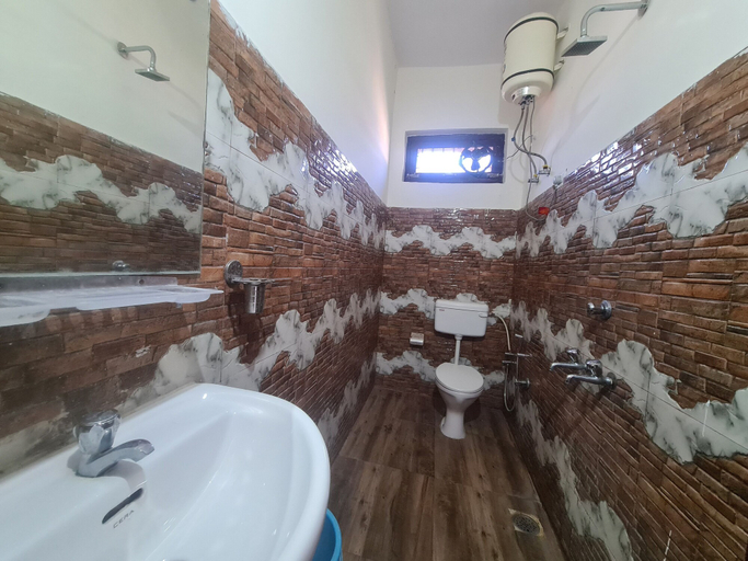Bathroom 3, Hotel Grand Raga, Mandi