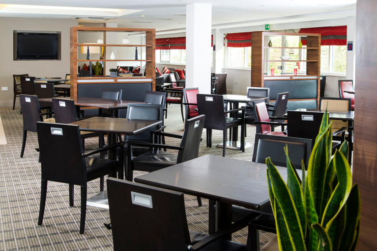 Food & Drinks 5, Holiday Inn Express NORTHAMPTON - SOUTH by IHG, Northamptonshire