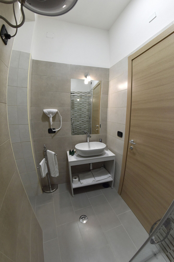Bathroom 5, Bed and Breakfast Garibaldi 54, Caserta