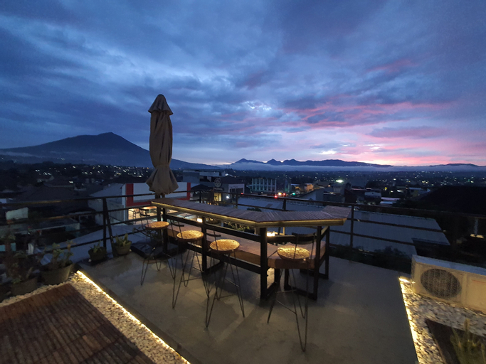 New Golden Clouds - Non Smoking Homestay, Garut
