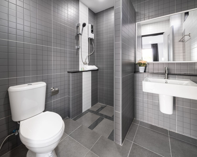 Bathroom 5, Aqua Residences, Thon Buri