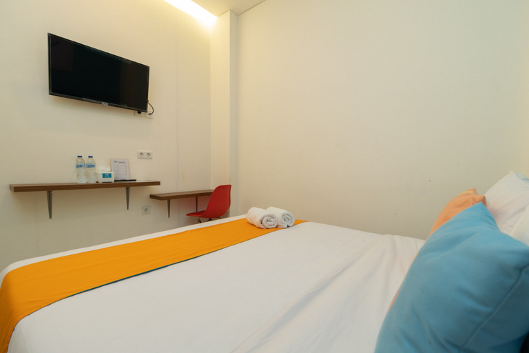 Sans Hotel Suryakencana Bogor - Tap to explore photos