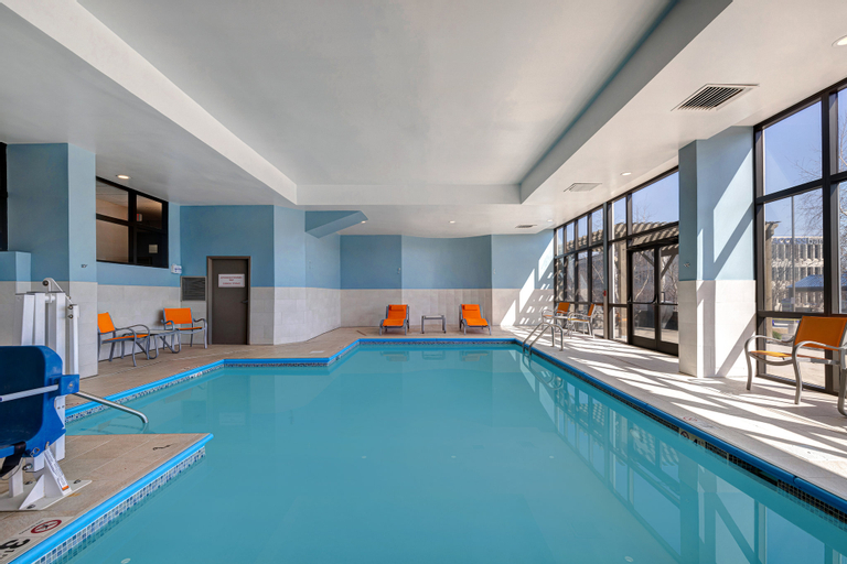 Sport & Beauty 2, Holiday Inn Express & Suites CENTRAL OMAHA, Douglas