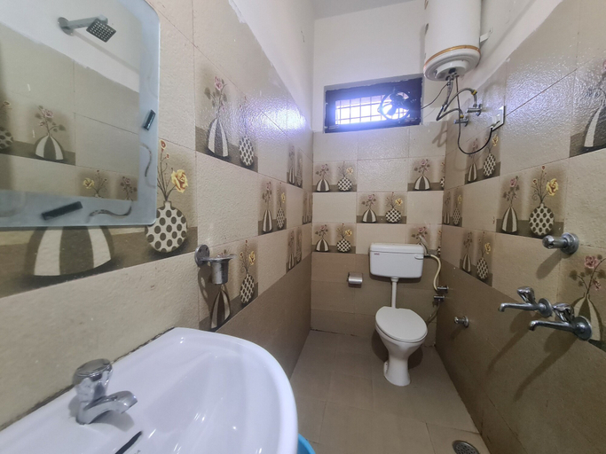Bathroom 3, Hotel Grand Raga, Mandi