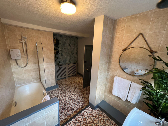 Bathroom 3, Old Rectory House, Redditch, Worcestershire
