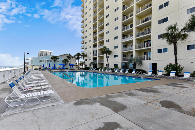 Regency Towers by Book That Condo, Bay
