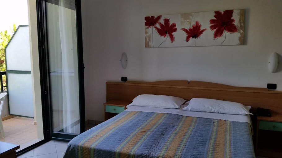 Bedroom 3, Hotel Marebello, Teramo