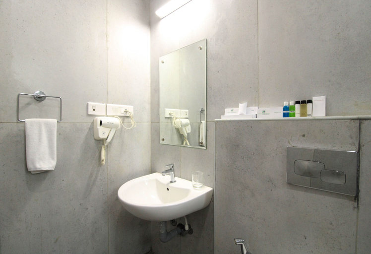Bathroom 3, Anna Residency, Puducherry