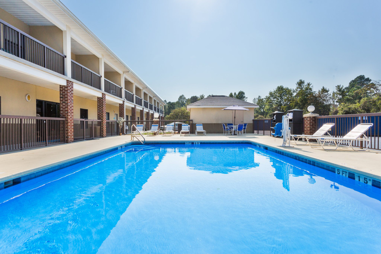 Sport & Beauty 2, Holiday Inn Express PLYMOUTH by IHG, Washington