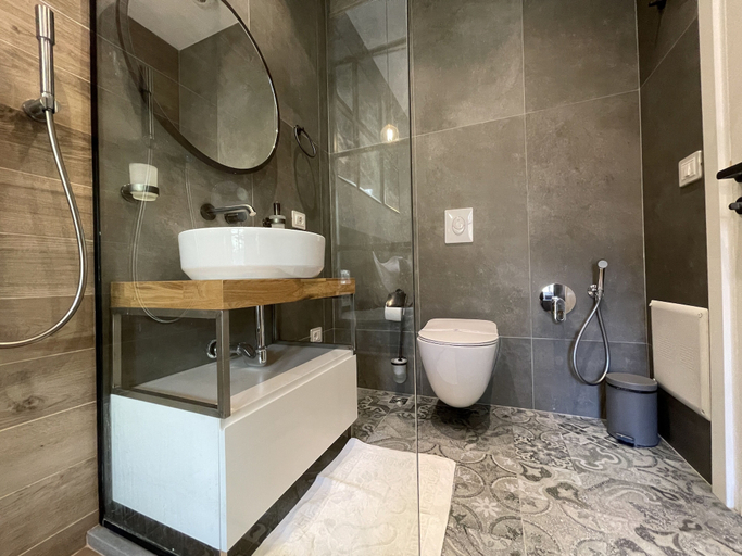 Bathroom 3, Retreat Apartments, Tirana