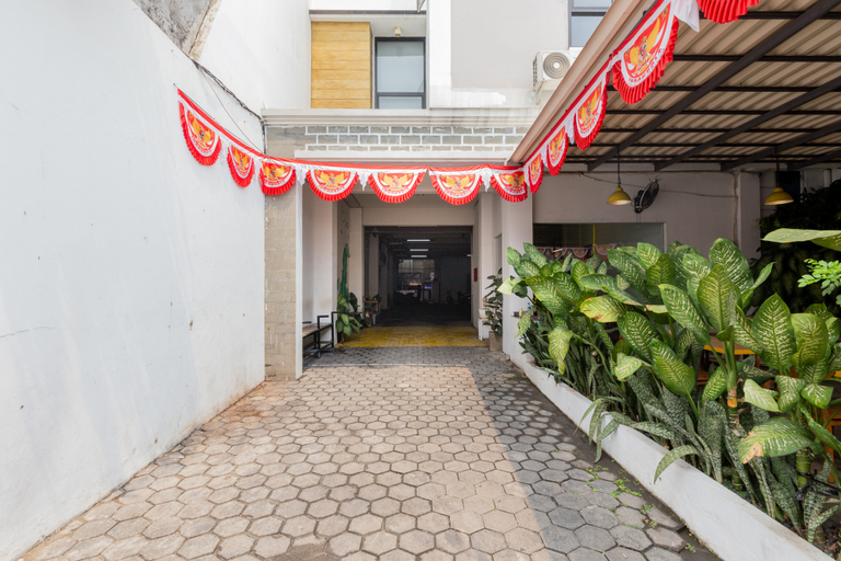 Exterior & Views, RedDoorz Plus Syariah near Mall Pondok Indah, South Jakarta