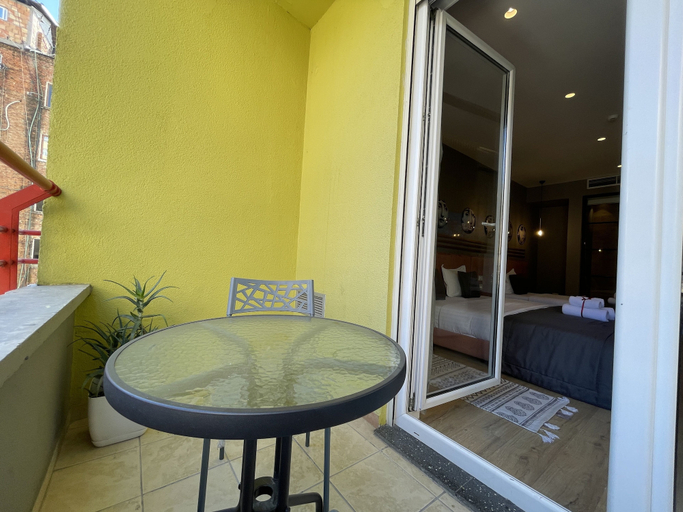 Others 5, Retreat Apartments, Tiranës