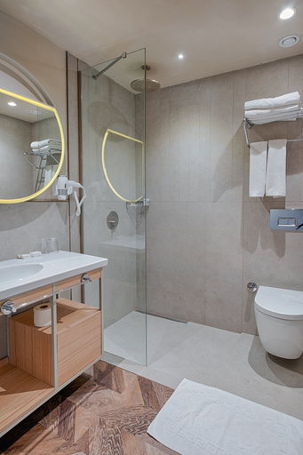 Bathroom 5, Kleopatra Dreams Beach Hotel, Alanya