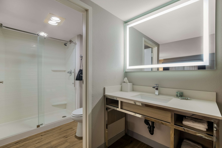 Bathroom 5, Best Western Diamond Bar Hotel & Suites, Los Angeles