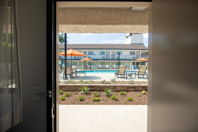 Others 5, Orange Grove Inn, Orange