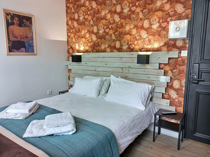 Bedroom 5, Les Appartements Fénelon, Nord
