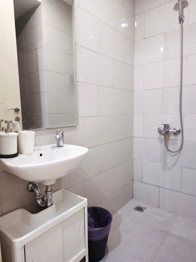 Bathroom 5, Nagasaki @ Anderson Apartment, Surabaya