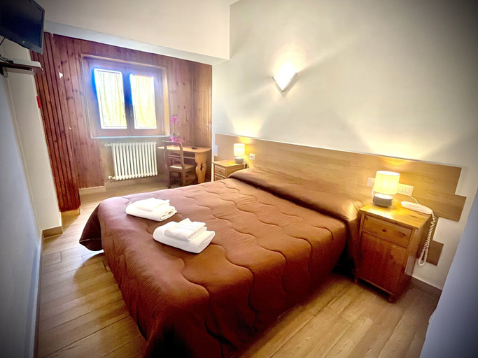 Bedroom 4, Hotel Pinguino, L'Aquila