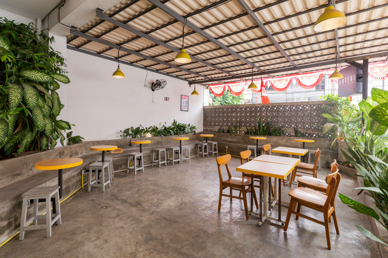 Food & Drinks 4, RedDoorz Plus Syariah near Mall Pondok Indah, Jakarta Selatan
