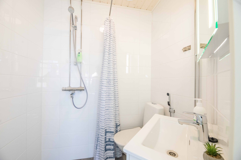 Bathroom 4, Vanha Postitalo, North Savonia
