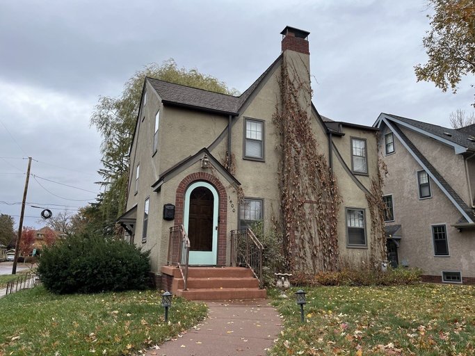 Exterior & Views 2, Historic Twin Tudors Inn, Minnehaha