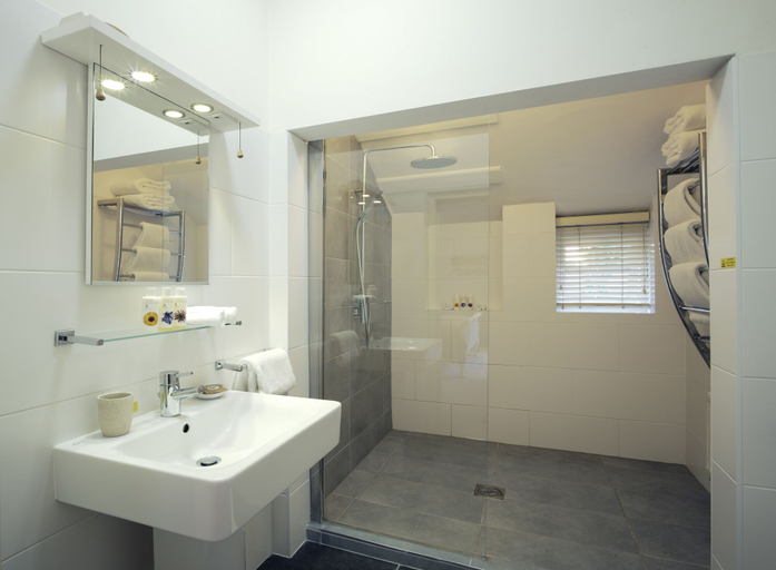 Bathroom 4, Daisybank Cottage, Hampshire